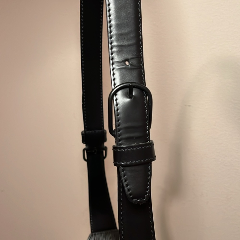 Louis Vuitton Black Epi Sac Seau - Picture 8 of 16